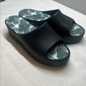 BareTraps Black Platform Slide Sandals with Green Leaf Insole